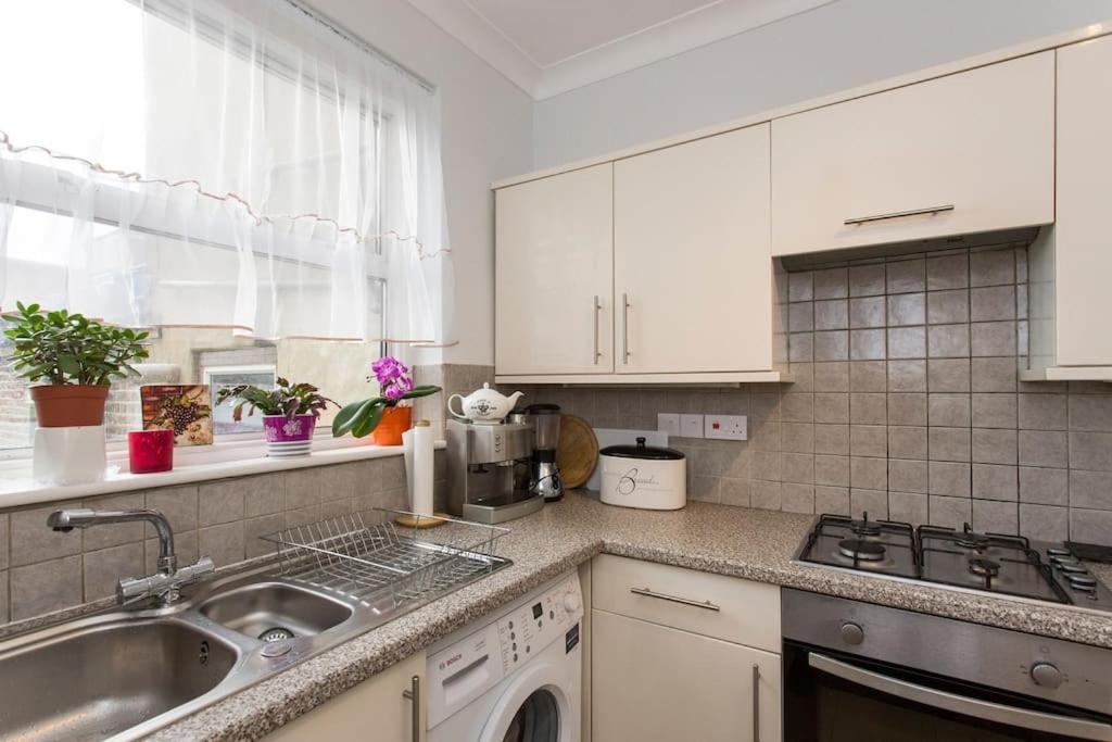 2 Bed Room Flat Near Westfield, West Londyn Zewnętrze zdjęcie