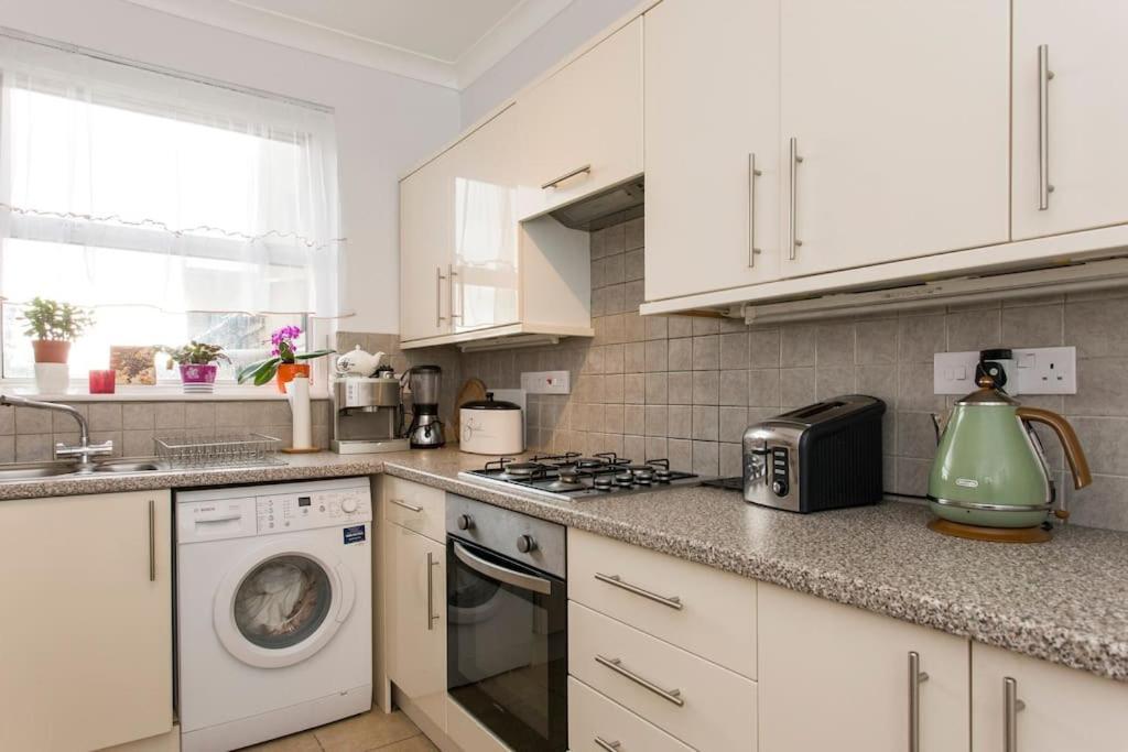 2 Bed Room Flat Near Westfield, West Londyn Zewnętrze zdjęcie